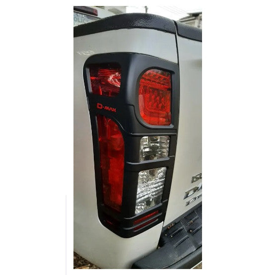 ดำด้าน โลโก้แดง ครอบไฟท้าย Isuzu D-Max Dmax 2012 - 2019 ฝาครอบไฟท้าย ฝา ไฟท้าย อีซูซุ ดีแม็ค ดีแม็ก 12-19 ดำด้าน - Image 3