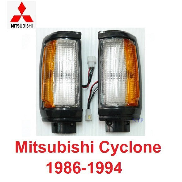 ไฟมุม ขอบดำ มีขั้วหลอด Mitsubishi Cyclone 1986-1994 มิตซูบิชิ ไซโคลน เสื้อไฟเลี้ยว เสื้อไฟมุม ไฟเลี้ยว ไฟสัญญาณ